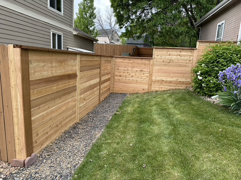 Horizontal cedar privacy fence with cap